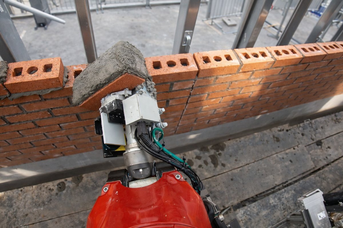 Чи замінять роботи людей