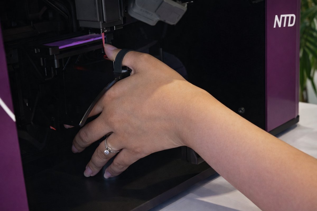 Порівняння якості манікюру Порівняння якості манікюру